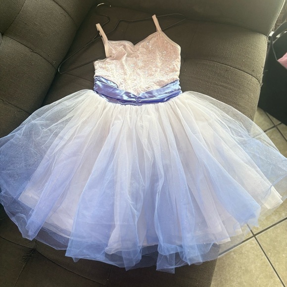 Elegant White and Blue Tulle Dress - Picture 2 of 4